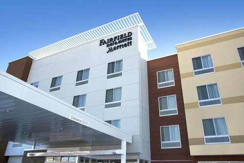 Fairfield Inn & Suites by Marriott Indianapolis Fishers, Забронировать Отель Фишерс Индиана, рядом с Корпорация Roche Diagnostics