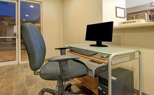 Super 8 by Wyndham Belen NM, Rezerwuj Hotel Belen Nowy Meksyk