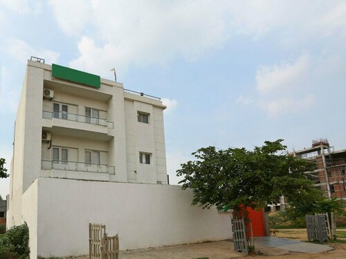 Treebo Branson Villa, Book Villa Sommerhuse i Haryana, Hytte