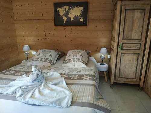 Chambre D'Hotes Des Bassins, Book Hotel Hoteller i Rhône-Alps med parkering, Parkering