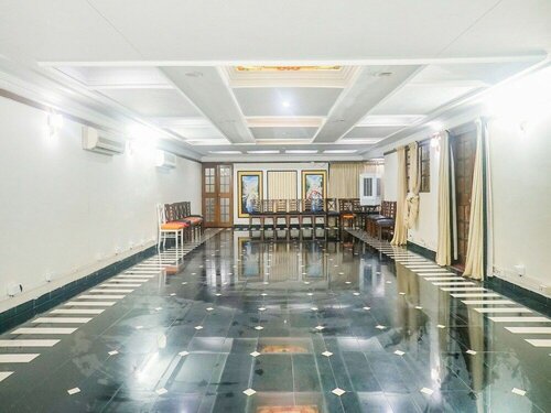 OYO 5630 Beverly Hills Hotel, Buchen Sie Hotel Pune Maharashtra