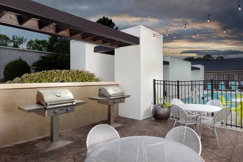 Home2 Suites by Hilton Charleston Airport Convention Center, SC, Забронировать Отель Северный Чарльстон Чарльстон, рядом с Музей пожарного дела Северного Чарльстона и компании American LaFrance