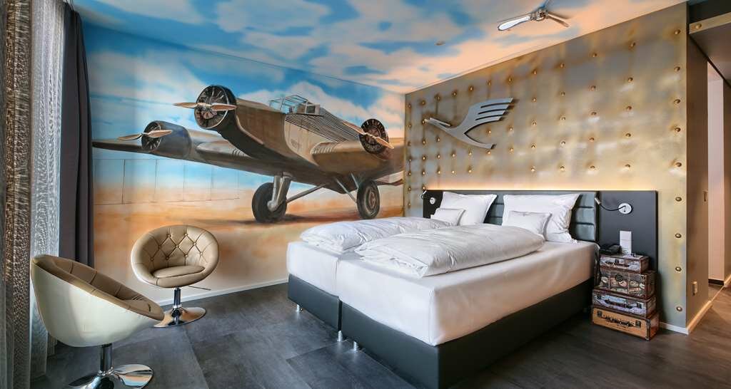 V8 HOTEL Motorworld Region Stuttgart