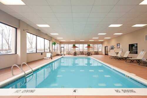 Hampton Inn Muskegon, Забронировать Отель Отели Маскигон с бассейном, Бассейн