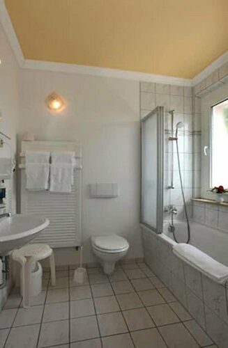 Parkhotel Neubrandenburg, Забронировать Отель Нойбранденбург 