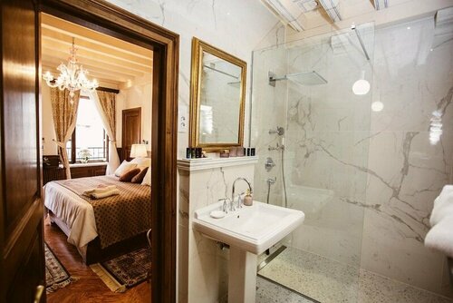 Heritage Hotel Cardo, Buchen Sie Hotel Splitska Brač, in der Nähe von Split Marina