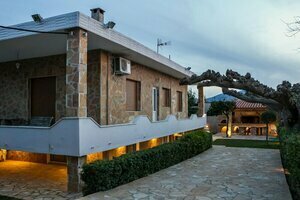 Spacious home with garden in Marathonas, Забронировать Дом для отпуска Виллы Марафона, Вилла