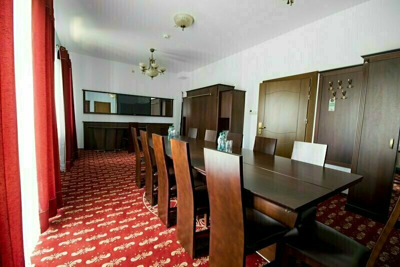 Hotel Magnat Airport