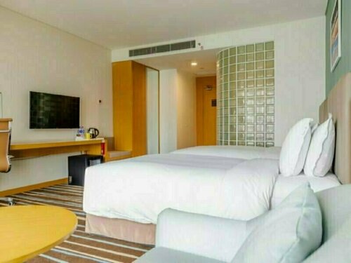 Holiday Inn Express Xi An North Station by IHG, Book Hotel Hoteller i Shaanxi med parkering, Parkering