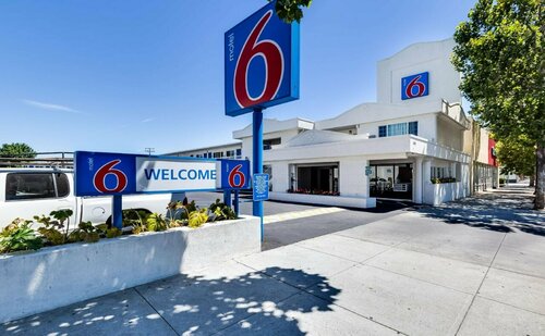 Motel 6-San Jose, CA - Convention Center, Забронировать Мотель Мотели Сан-Хосе, рядом с San Jose Diridon Amtrak Station, Мотель