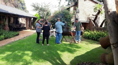 Manor House Bed and Breakfast, Book Hotel Hoteller i Gauteng med parkering, Parkering