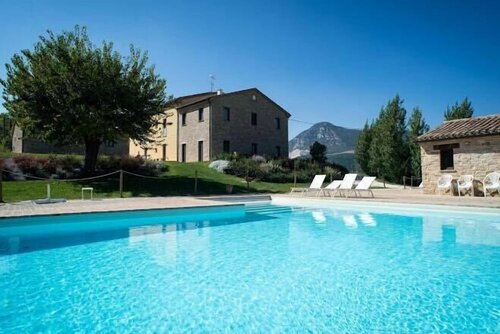 Amico Country House, Rezervați Sejur la fermă Serra San Quirico Marche