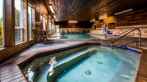 Best Western PLUS Landmark Inn, Varaa Hotelli Hotellit Oregon Coast uima-altaalla, Uima-allas