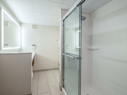 Holiday Inn Express & Suites Greensboro - I-40 atWendover by IHG, Забронировать Отель Гринсборо Северная Каролина