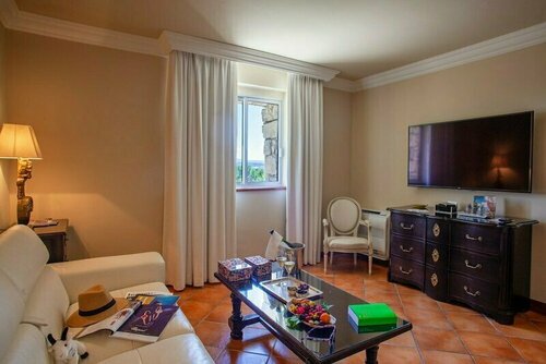 Hotel Le Phébus & Spa, Забронировать Отель Апт Route de la Lavande