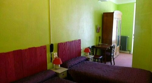 Hotel Régina, Забронировать Отель Отели в центре Салон-де-Прованса с завтраком, отели в центре Салон-де-Прованса с завтраком