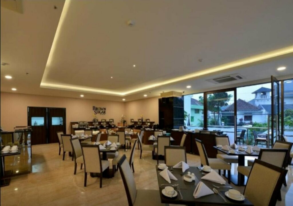 Penny Lane Lounge California Hotel Bandung