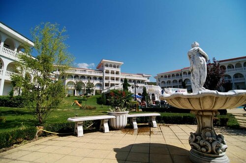 Lazur Holiday Apartments, Забронировать Апартаменты/квартира Отели Свети-Влас с парковкой, рядом с Пристань для яхт Диневи, Парковка