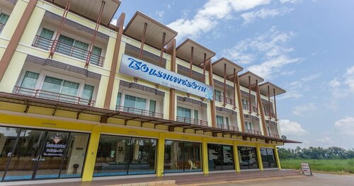 Phet Ngam Hotel, Забронировать Отель Отели Северного Таиланда с парковкой, Парковка