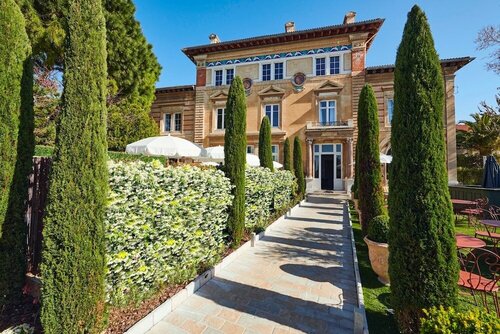 chateau beaupin, Book Hotel La Corniche - Stade Vélodrome Carros