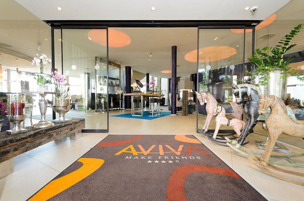 Hotel Aviva make friends