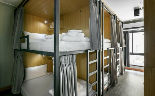 Travelier Hostel, Забронировать Хостел Недорогие отели Бангкока, рядом с Royal Thai Police Headquarters, недорого