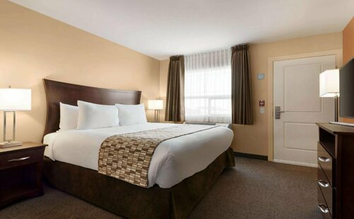 Travelodge by Wyndham Pincher Creek, 预订 酒店 平彻克里克 艾伯塔省