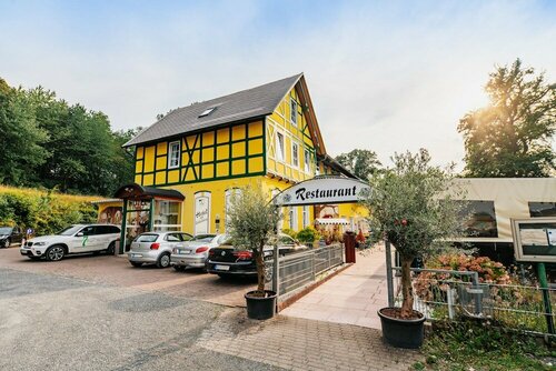 Hotel Am Schlehberg, Забронировать Отель Отели Weser Uplands с завтраком, Завтраки