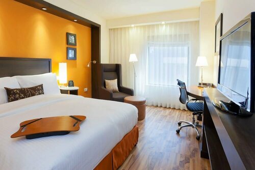 Hampton by Hilton Vadodara-Alkapuri, Забронировать Отель Отели Вадодара 4 звезды, рядом с Железнодорожный вокзал Вадодара, 4*