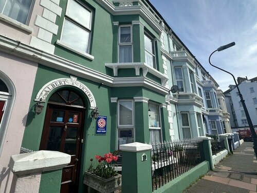 Albert & Victoria Guest house, Забронировать Гостевой дом Отели Исторического графства Суссекса с парковкой, Парковка