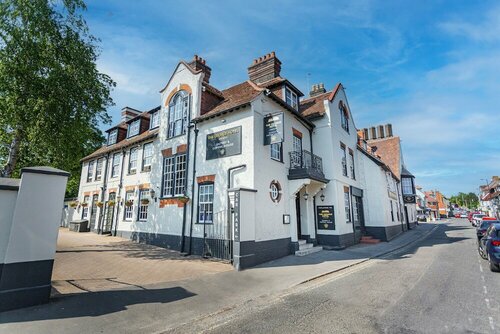 The George Hotel, Amesbury, Wiltshire - The Coaching Inn Group, Забронировать Отель Эймсбери Уилтшир, рядом с King Alfred's Tower