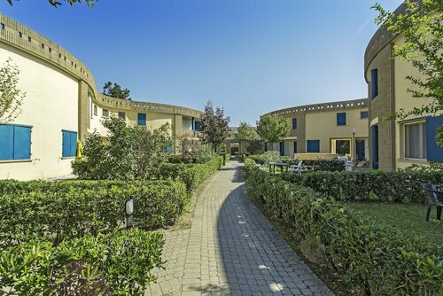 Villaggio I Girasoli, Забронировать Отель Отели Бибионе-Пинеда с парковкой, Парковка