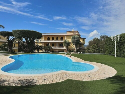 Grand Hotel Le Zagare, Book Ferieresort Resorthoteller i Sorrento, Ferieresort