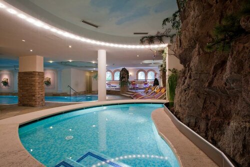 Resort Dolce Casa - Family & Spa Hotel, Забронировать Курортный отель Отели в центре Моэна с завтраком, отели в центре Моэна с завтраком
