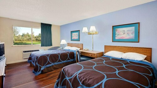 Super 8 Newburgh, Book Mini-hotel  