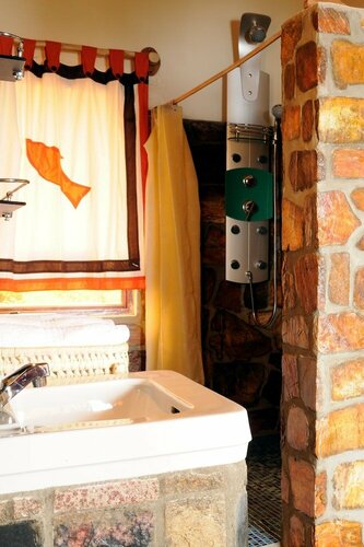 Tanganyika Bluebay Resort, Забронировать Курортный отель Бурури провинция Макамба