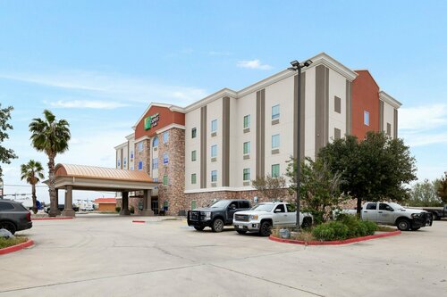Holiday Inn Express and Suites George West by IHG, Rezervovat Hotel George West Texas