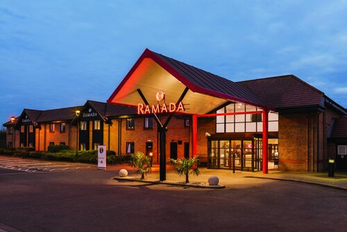 Ramada by Wyndham Cambridge, Book Hotel Hoteller i Cambridgeshire med parkering, Parkering