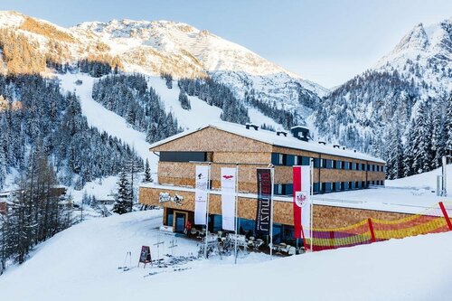 Lizum 1600 | Kompetenzzentrum Snowsport Tirol, Забронировать Отель Аксамс Инсбрук