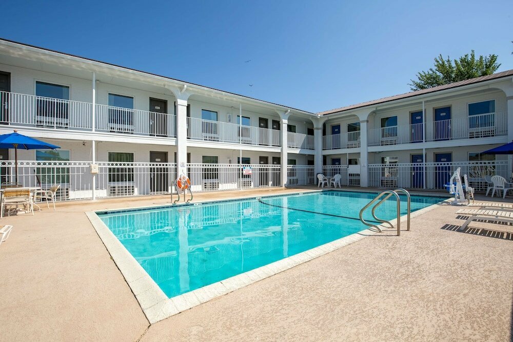 Studio 6 Bryan, TX - University Area