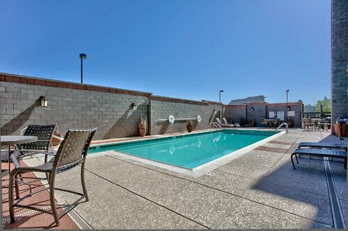 Hampton Inn & Suites Scottsdale at Talking Stick, Забронировать Отель Отели Скотсдейл с завтраком, рядом с Казино отеля Talking Stick Resort, Завтраки