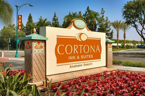 Cortona Inn and Suites Anaheim Resort, Забронировать Курортный отель Курортные отели Анахайм, рядом с Курорт Disneyland® Resort, Курортный отель