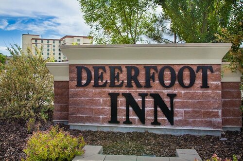 Deerfoot Inn and Casino, Забронировать Отель Калгари Calgary Region