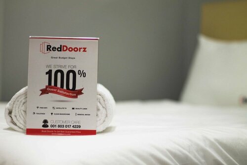 RedDoorz Plus @ Jalan Pemuda Jakarta, Réserver Hôtel Jakarta Jakarta Province, près de Arion Mall
