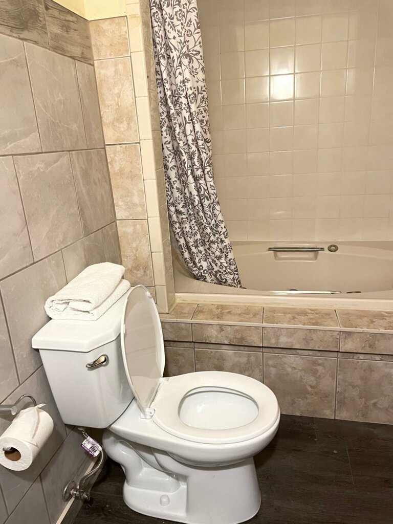 Scottish Inn & Suites Falls Way
