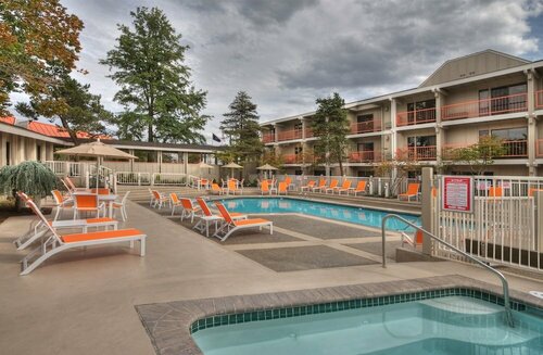 Ashland Hills Hotel & Suites, Rezerwuj Hotel Ashland Rogue Valley