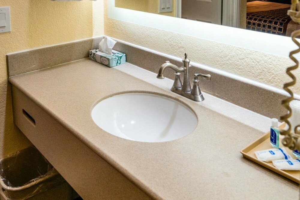 Rodeway Inn & Suites