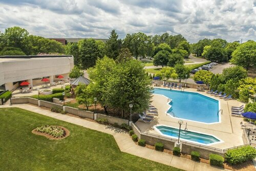 Sheraton Imperial Hotel Raleigh-Durham Airport at Research Triangle Park, Забронировать Отель Отели Raleigh-Durham Metropolitan Area с бассейном, Бассейн
