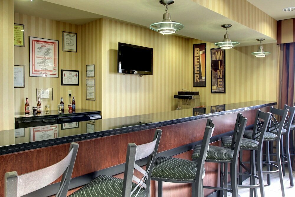 Cobblestone Hotel - Wayne