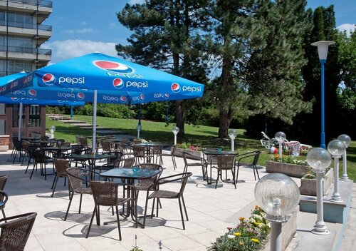 Hotel Holiday Csopak, Book Hotel Csopak Veszprem